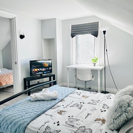 Cozy 2Br House Near Centre With Patio, Bbq, Backyard, And Netflix Apartment Peterborough Exterior foto