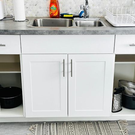 Cozy 2Br House Near Centre With Patio, Bbq, Backyard, And Netflix Apartment Peterborough Exterior foto