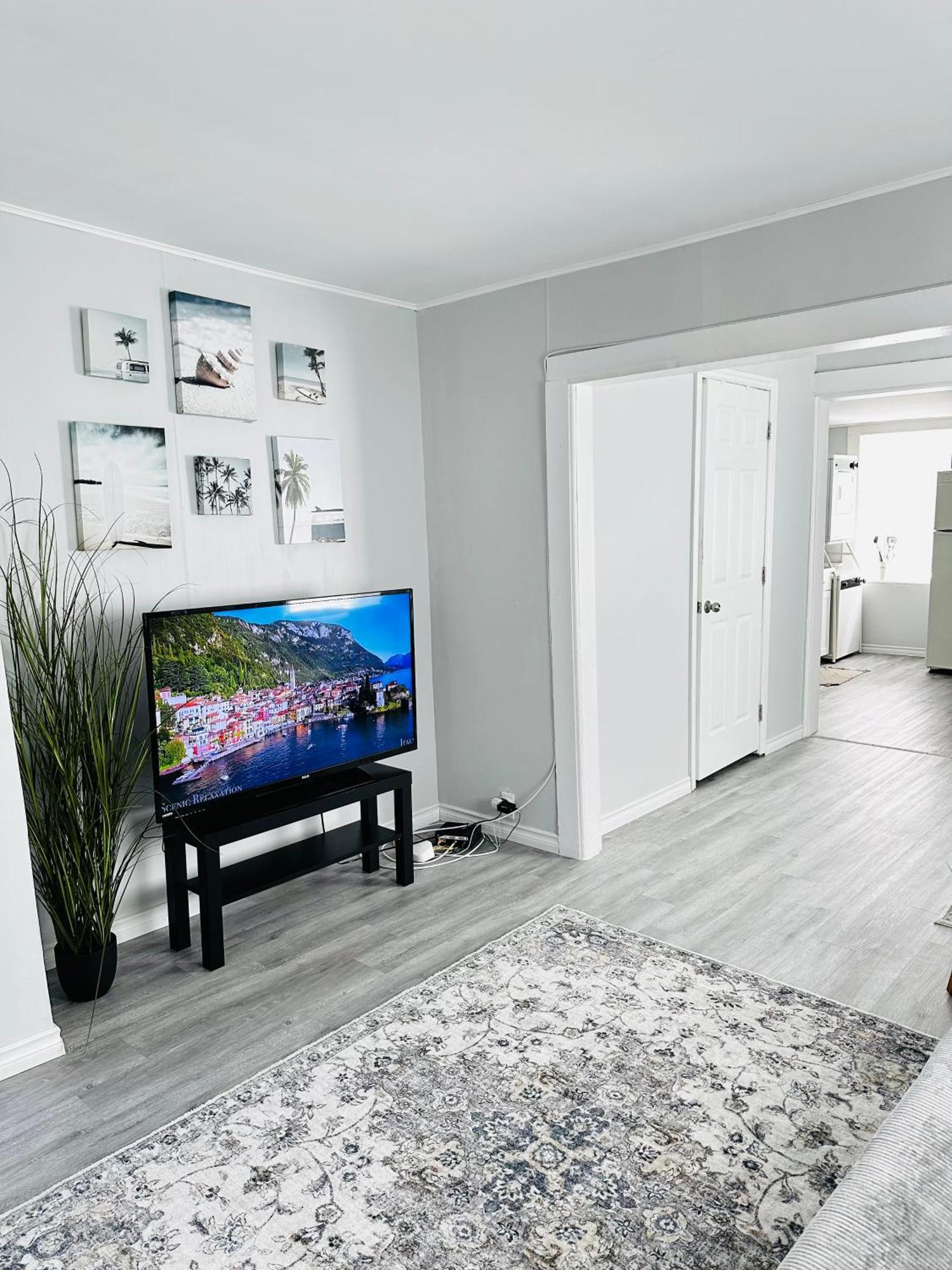 Cozy 2Br House Near Centre With Patio, Bbq, Backyard, And Netflix Apartment Peterborough Exterior foto