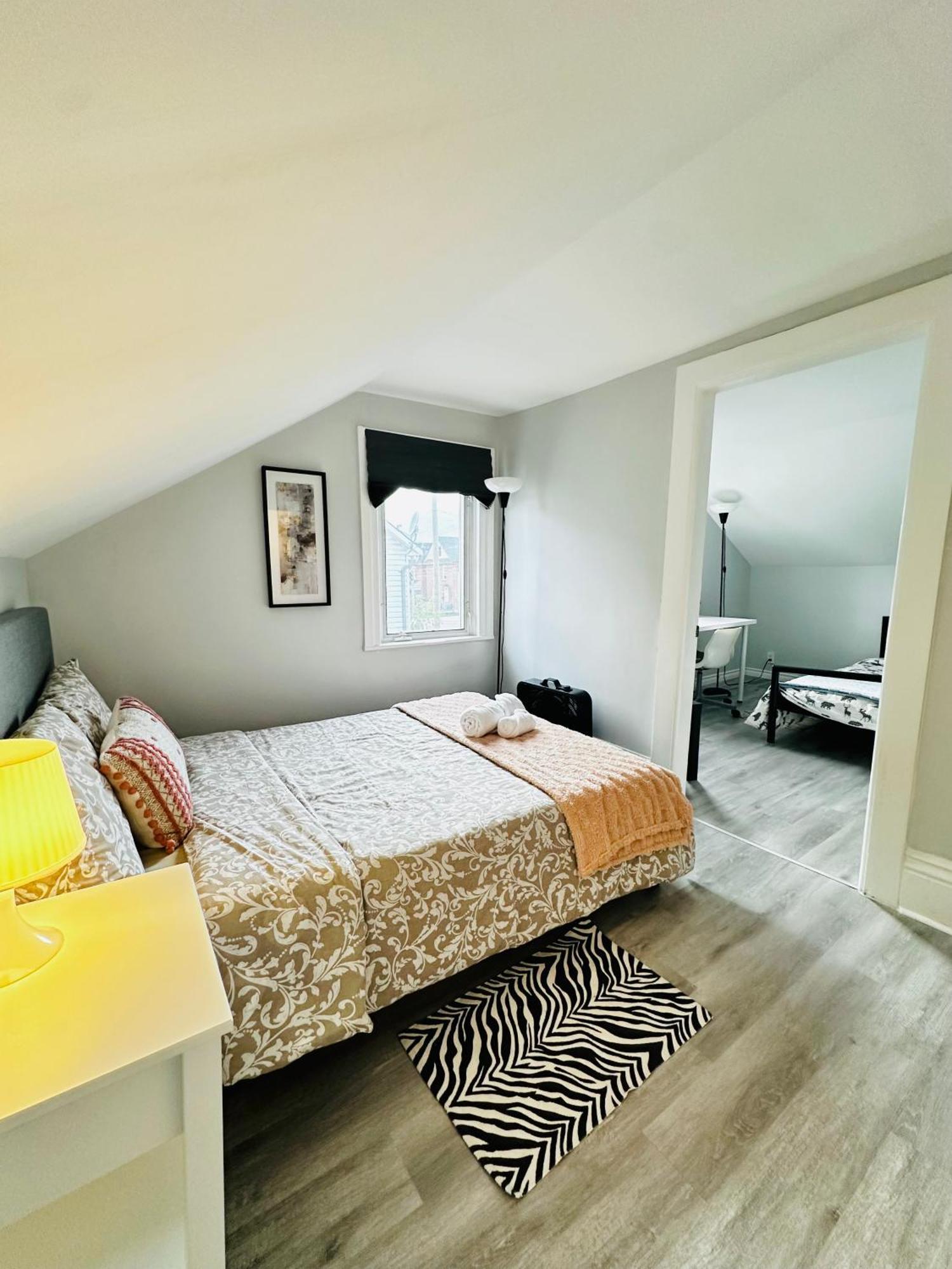 Cozy 2Br House Near Centre With Patio, Bbq, Backyard, And Netflix Apartment Peterborough Exterior foto