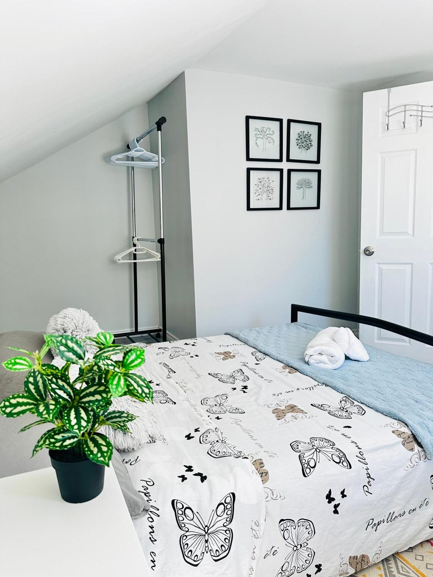 Cozy 2Br House Near Centre With Patio, Bbq, Backyard, And Netflix Apartment Peterborough Exterior foto