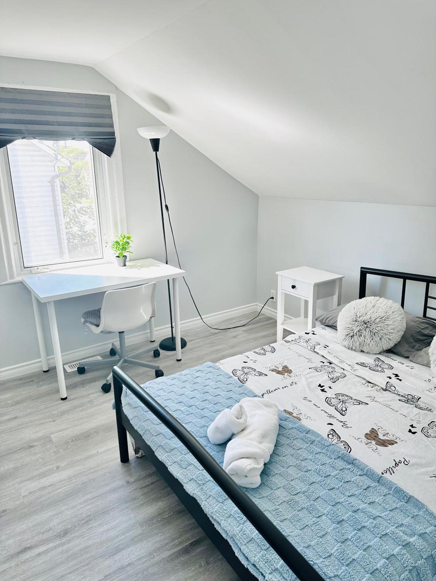 Cozy 2Br House Near Centre With Patio, Bbq, Backyard, And Netflix Apartment Peterborough Exterior foto