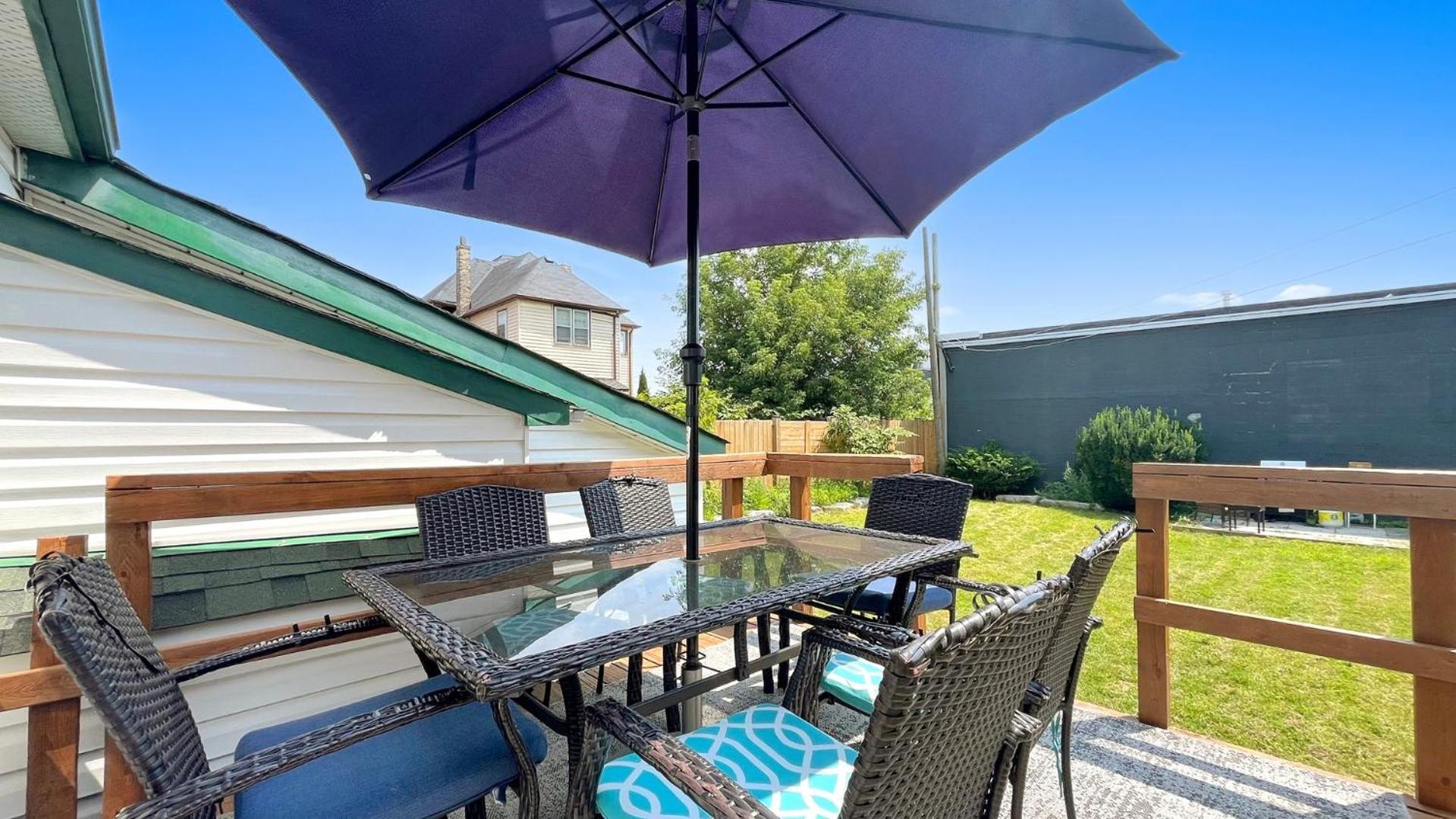 Cozy 2Br House Near Centre With Patio, Bbq, Backyard, And Netflix Apartment Peterborough Exterior foto